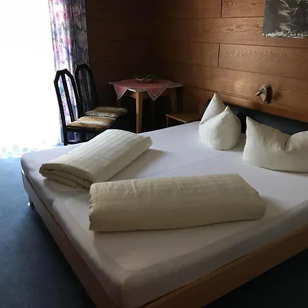 Haus Walter Mall By Skinetworks Apart-hotel Sankt Anton am Arlberg